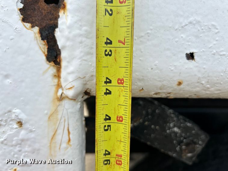 image for item EK3052 1999 International  2574 dump truck