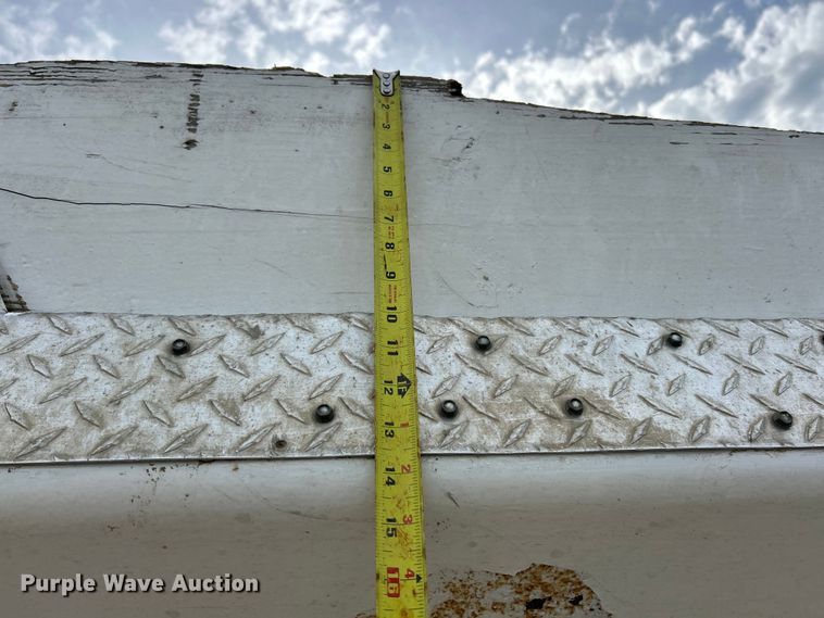 image for item EK3052 1999 International  2574 dump truck