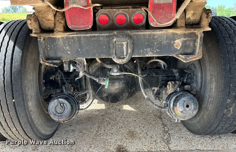 image for item EK3052 1999 International  2574 dump truck