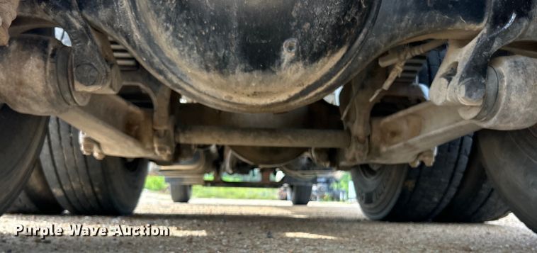 image for item EK3052 1999 International  2574 dump truck