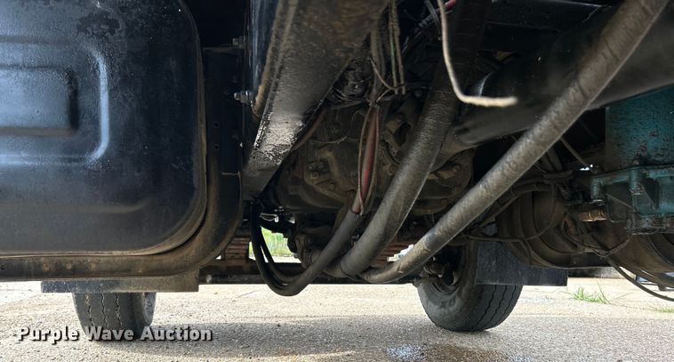 image for item EK3052 1999 International  2574 dump truck