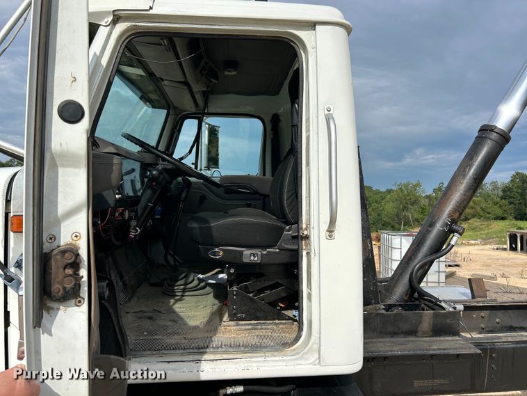 image for item EK3052 1999 International  2574 dump truck