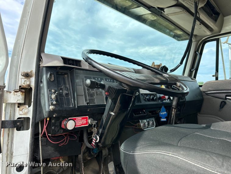 image for item EK3052 1999 International  2574 dump truck