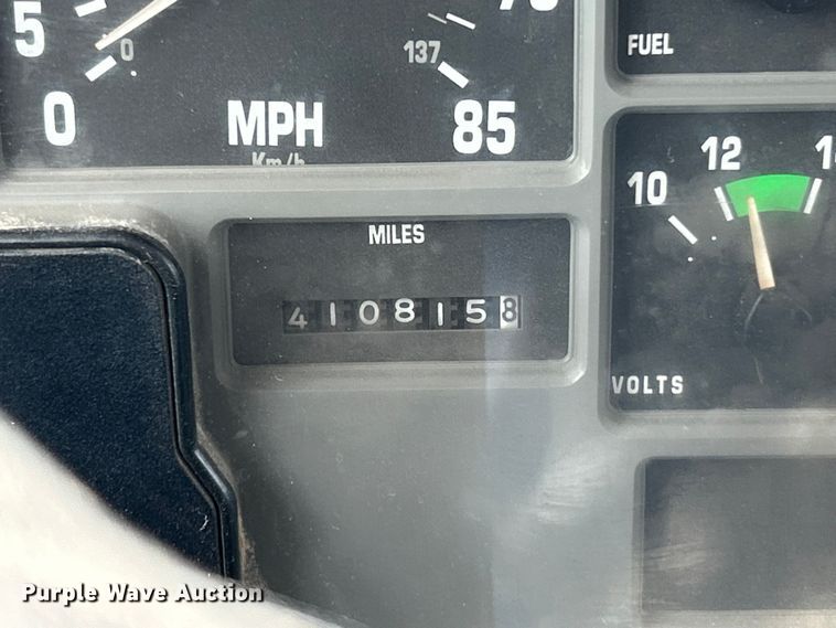 image for item EK3052 1999 International  2574 dump truck