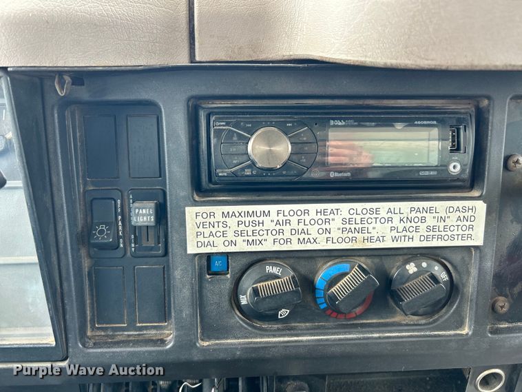 image for item EK3052 1999 International  2574 dump truck