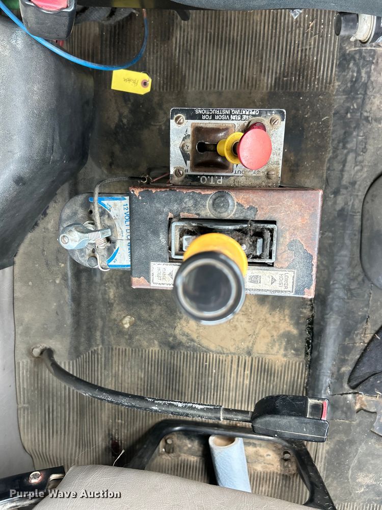 image for item EK3052 1999 International  2574 dump truck