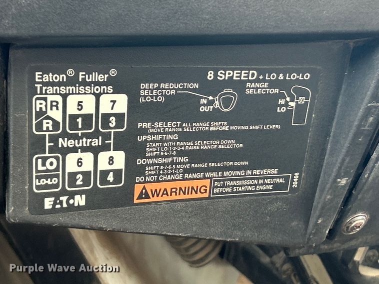 image for item EK3052 1999 International  2574 dump truck