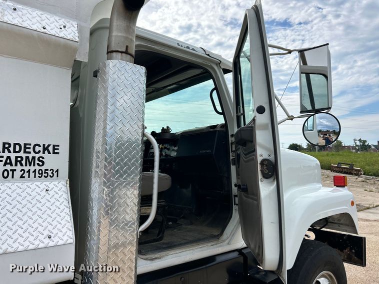 image for item EK3052 1999 International  2574 dump truck