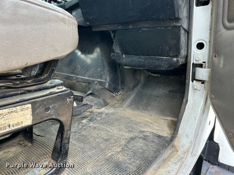 image for item EK3052 1999 International  2574 dump truck