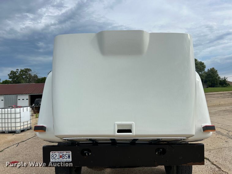 image for item EK3052 1999 International  2574 dump truck