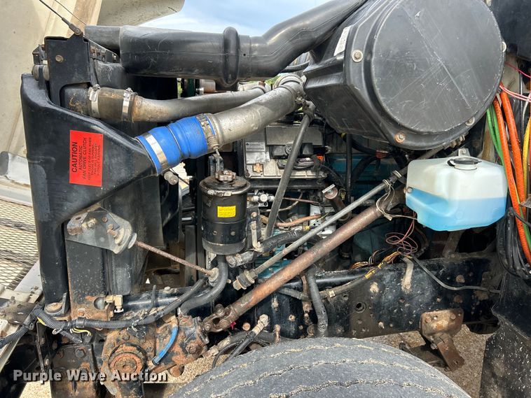 image for item EK3052 1999 International  2574 dump truck