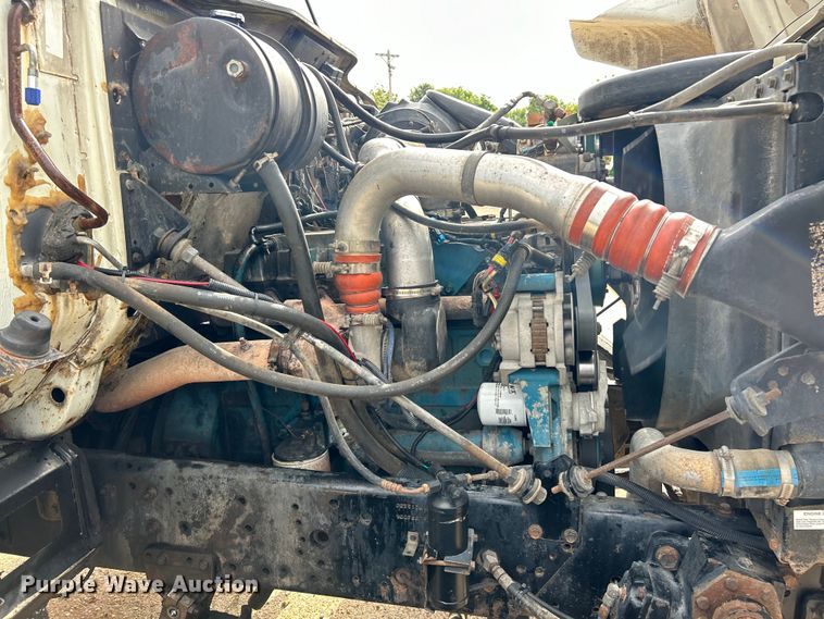 image for item EK3052 1999 International  2574 dump truck