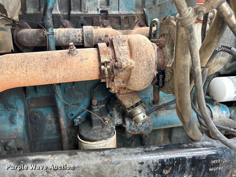 image for item EK3052 1999 International  2574 dump truck