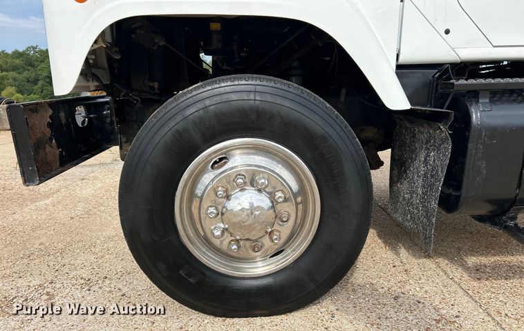 image for item EK3052 1999 International  2574 dump truck