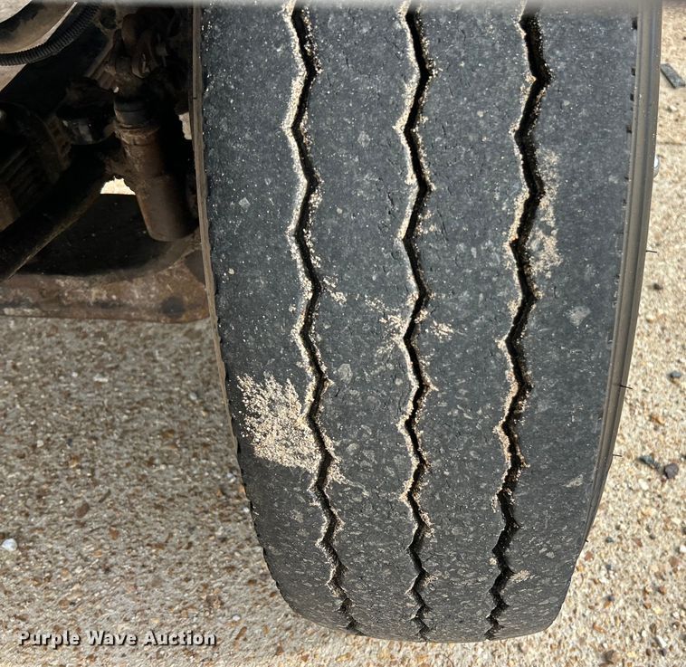 image for item EK3052 1999 International  2574 dump truck