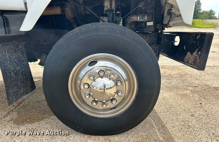 image for item EK3052 1999 International  2574 dump truck