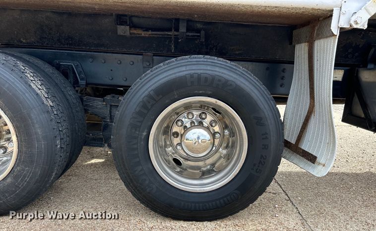 image for item EK3052 1999 International  2574 dump truck