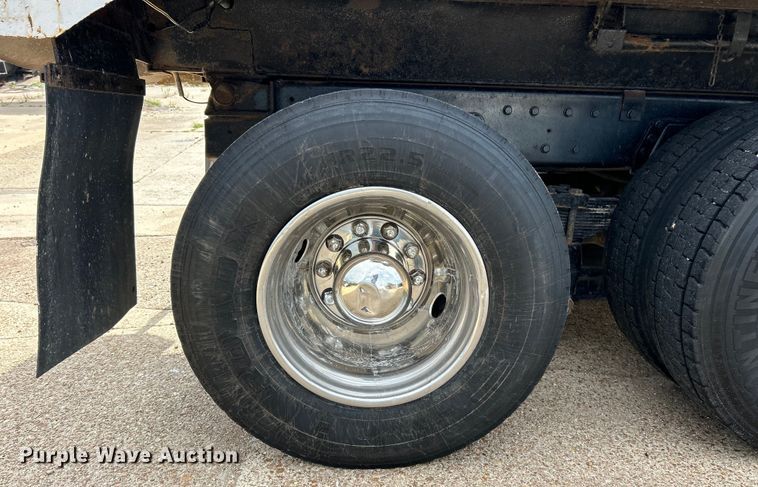 image for item EK3052 1999 International  2574 dump truck