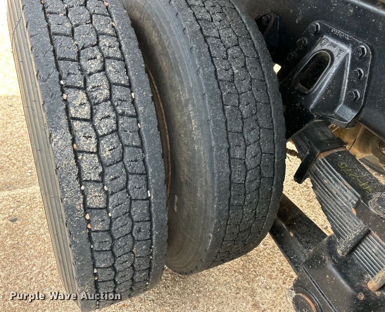 image for item EK3052 1999 International  2574 dump truck