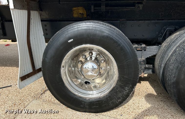 image for item EK3052 1999 International  2574 dump truck