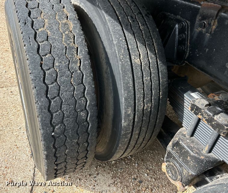 image for item EK3052 1999 International  2574 dump truck