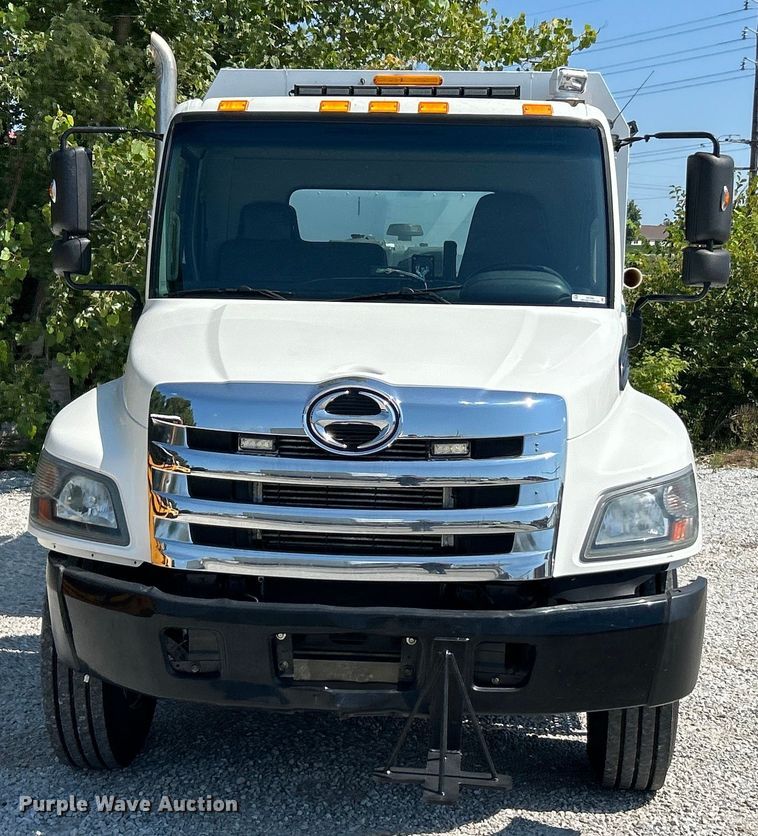 image for item EK3063 2014 Hino 338 utility / service truck