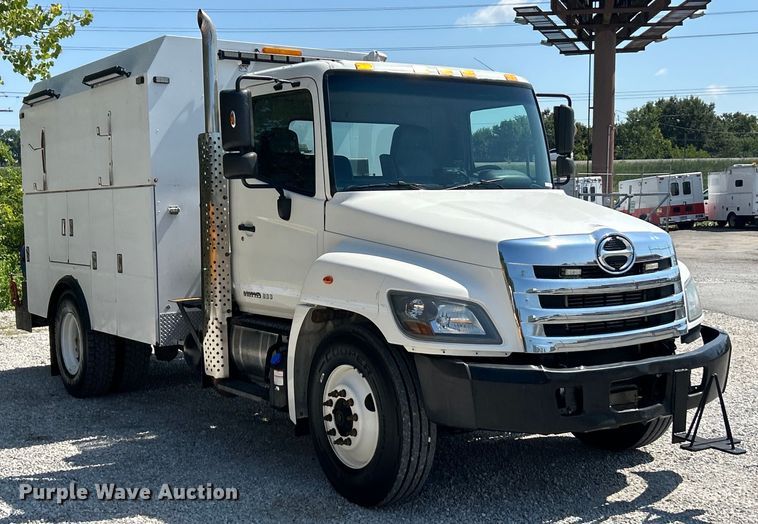 image for item EK3063 2014 Hino 338 utility / service truck