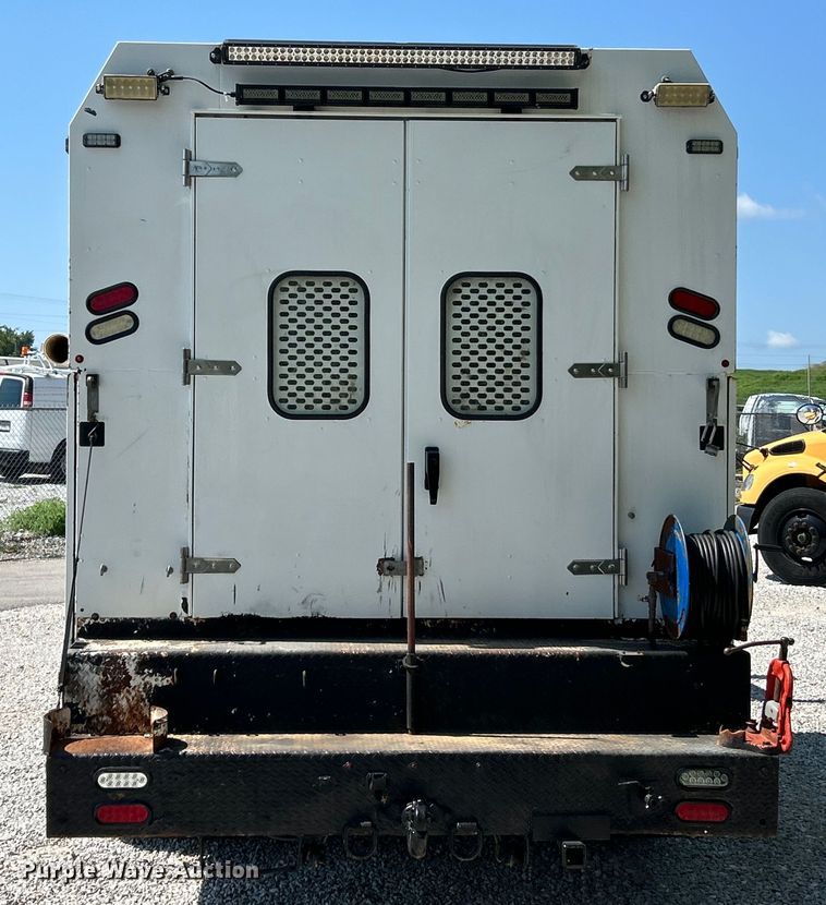 image for item EK3063 2014 Hino 338 utility / service truck