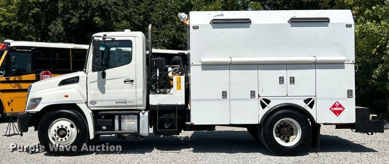 image for item EK3063 2014 Hino 338 utility / service truck