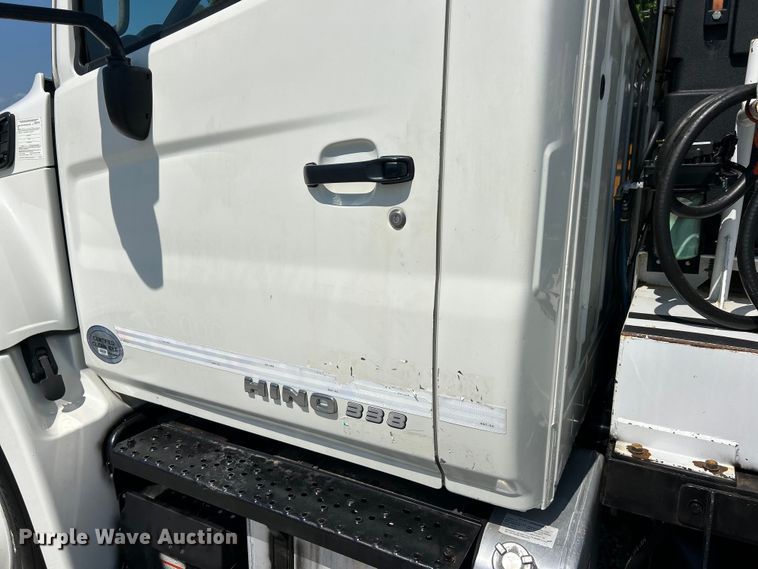 image for item EK3063 2014 Hino 338 utility / service truck