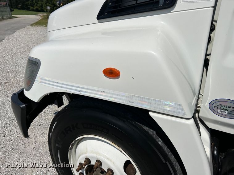 image for item EK3063 2014 Hino 338 utility / service truck