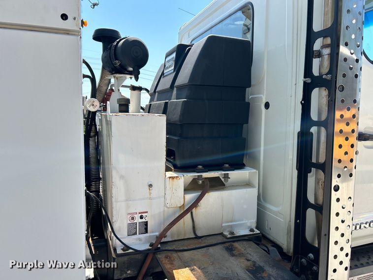 image for item EK3063 2014 Hino 338 utility / service truck