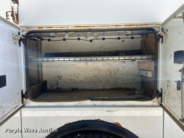 image for item EK3063 2014 Hino 338 utility / service truck