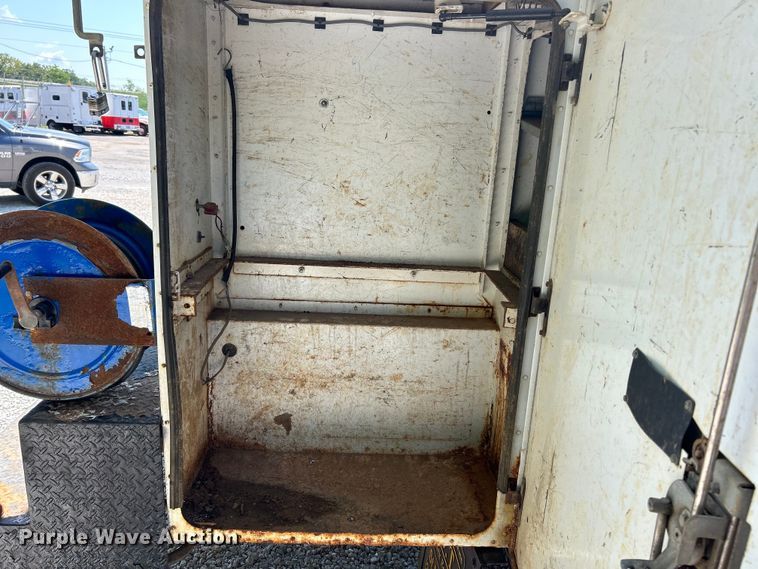 image for item EK3063 2014 Hino 338 utility / service truck