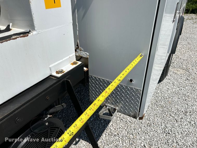 image for item EK3063 2014 Hino 338 utility / service truck