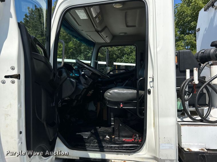 image for item EK3063 2014 Hino 338 utility / service truck