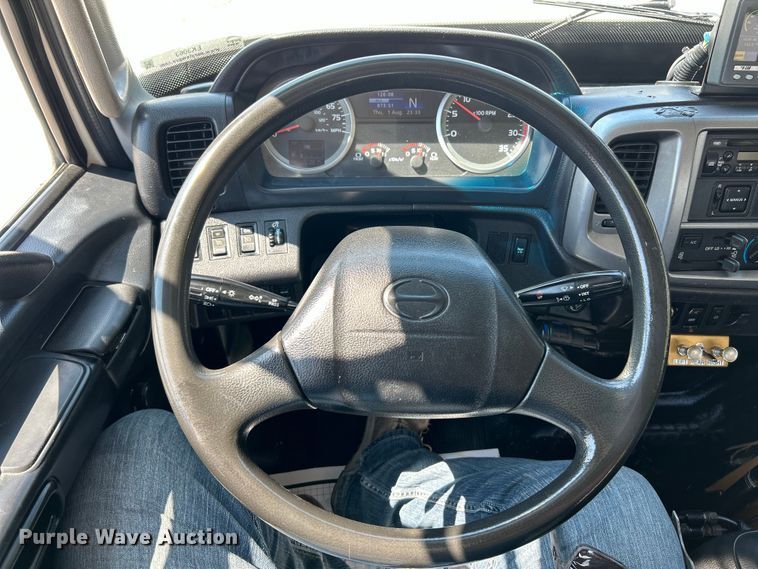 image for item EK3063 2014 Hino 338 utility / service truck