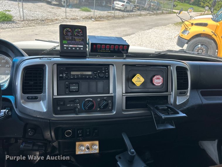 image for item EK3063 2014 Hino 338 utility / service truck