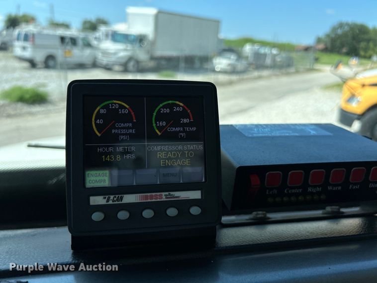 image for item EK3063 2014 Hino 338 utility / service truck