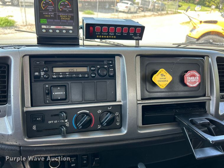 image for item EK3063 2014 Hino 338 utility / service truck