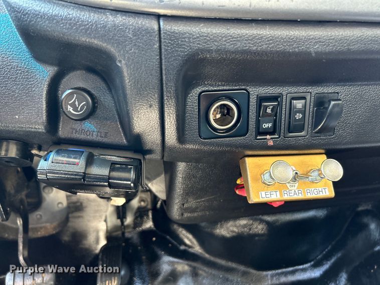 image for item EK3063 2014 Hino 338 utility / service truck