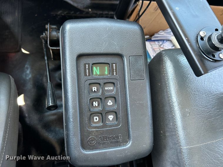 image for item EK3063 2014 Hino 338 utility / service truck