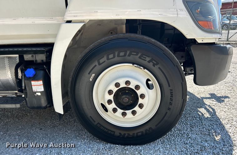 image for item EK3063 2014 Hino 338 utility / service truck