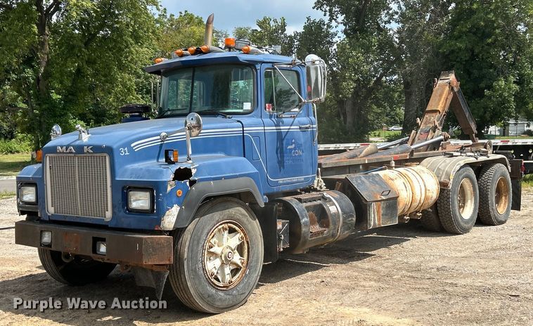 image for item EK3097 1994 Mack RD hook lift truck