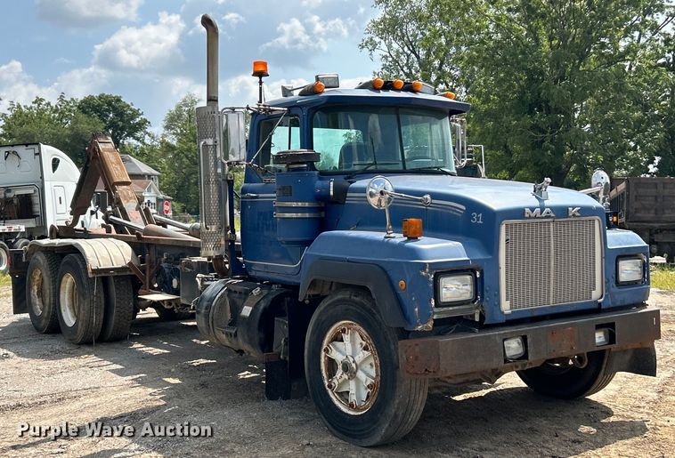 image for item EK3097 1994 Mack RD hook lift truck