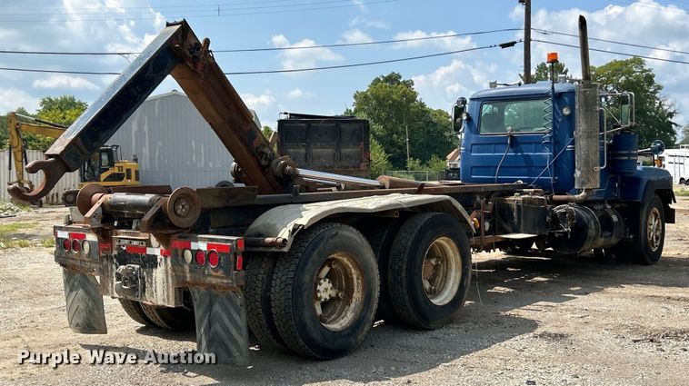 image for item EK3097 1994 Mack RD hook lift truck