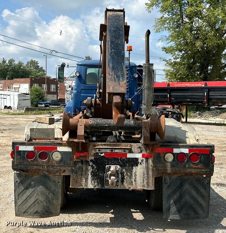 image for item EK3097 1994 Mack RD hook lift truck