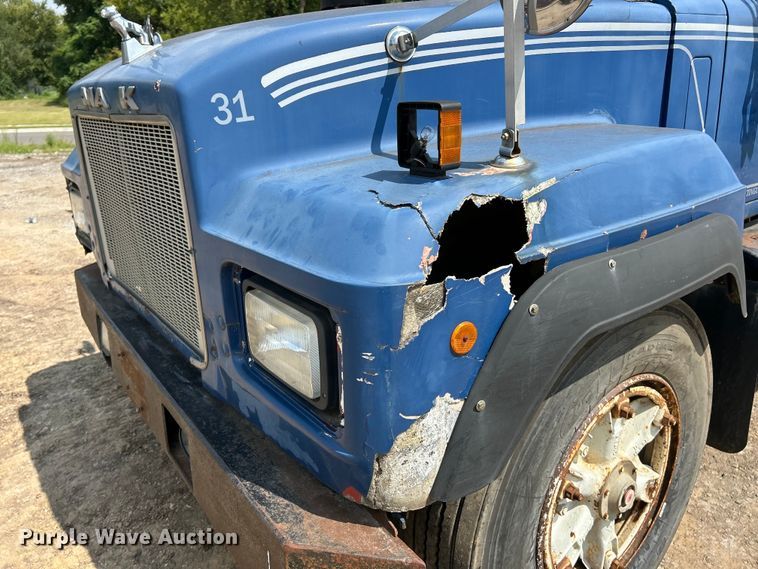 image for item EK3097 1994 Mack RD hook lift truck