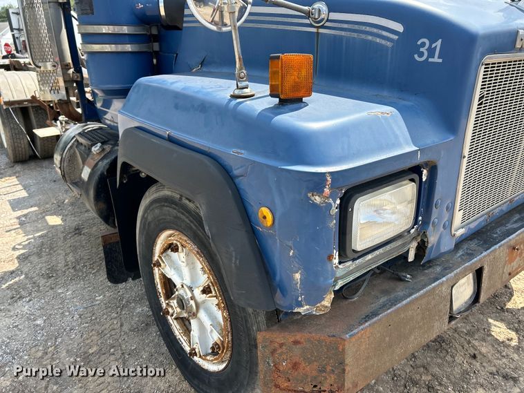 image for item EK3097 1994 Mack RD hook lift truck
