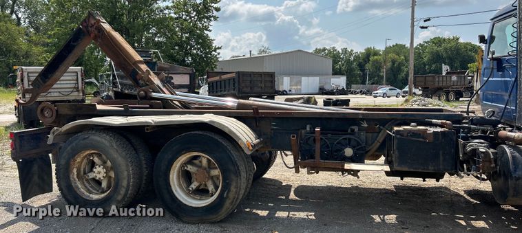 image for item EK3097 1994 Mack RD hook lift truck